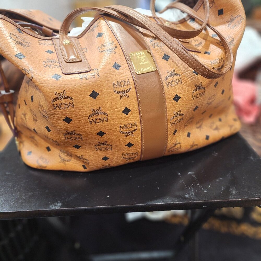 Brand New MCM Liz Tote Large w/Wristlet